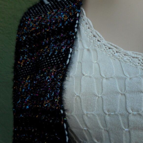 NWOT Black & White Kimono Sweater with Multi-Luminescent Threads Size Medium - Picture 12 of 16